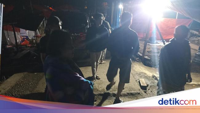 M 4.1 aftershock in Cianjur, resident-refugees run for safety