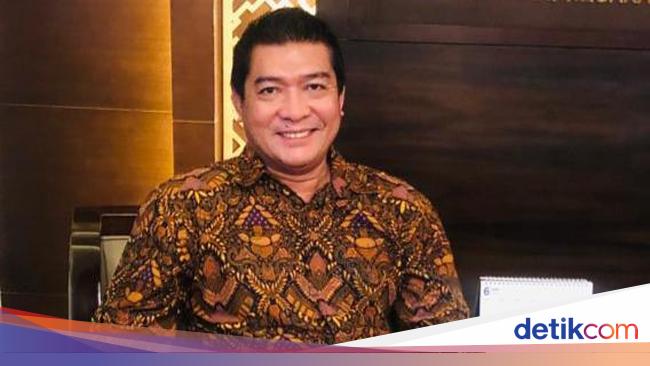 Hasto Singgung Sosok Ingin 3 Periode, Silfester: Harusnya Fokus Proses Hukum