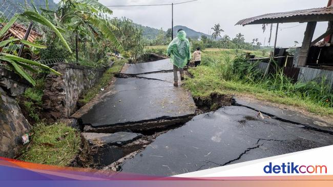 Pandangan Mata Jejak Pergerakan Sesar Cugenang Di Cianjur