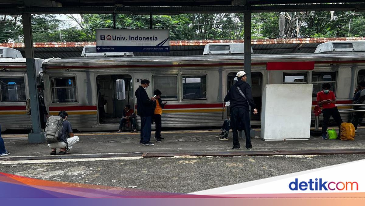 Viral Penumpang KRL Pingsan di Stasiun Matraman karena Kelelahan