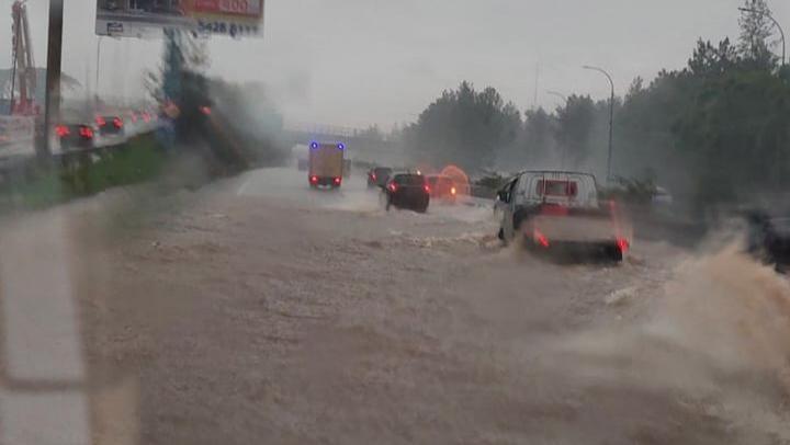 Banjir Di Tol BSD, Pengendara Diminta Cari Jalur Lain