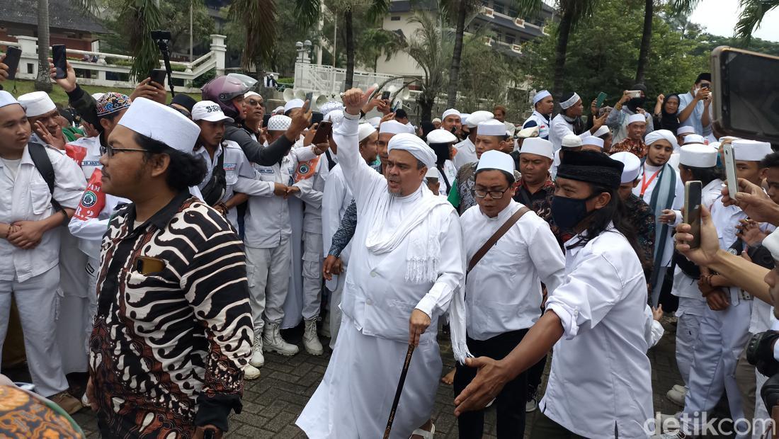 Acara Reuni 212 Selesai, Habib Rizieq Shihab Tinggalkan Masjid At-Tin