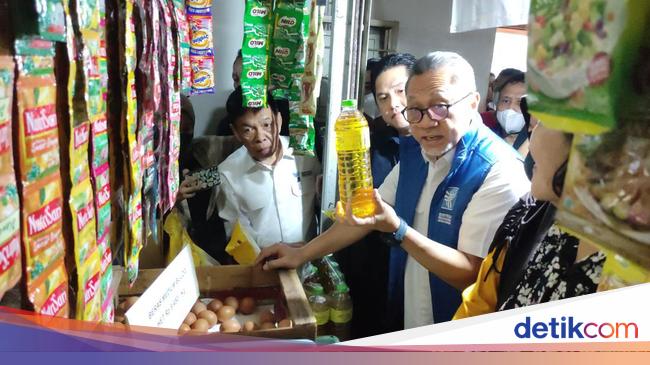 Pantauan di Pasar Semarang, Zulkifli Dicurhati Harga Minyak Goreng