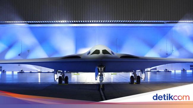 The United States presents the new stealth nuclear bomber, the first in 30 years