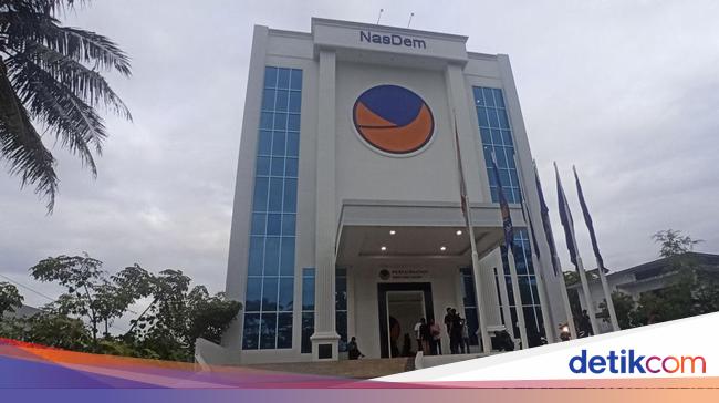 Aceh NasDem Office and Event Venue Anies throws rotten egg-socks at Anies