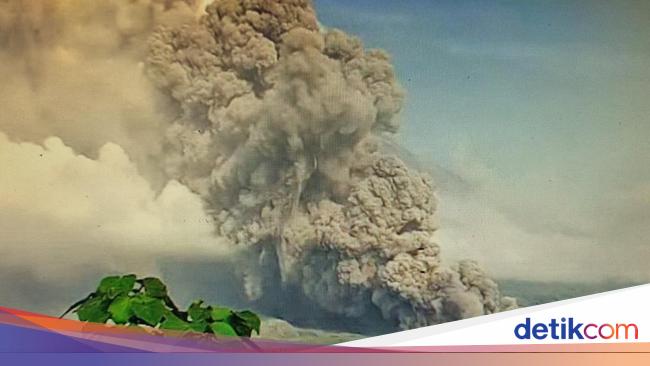 Evacuated and terrified residents Portrait of a hot cloud