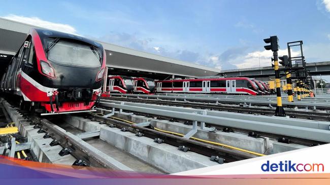 Without a driver, Jokowi tested the LRT, which covered 9km in 12 minutes