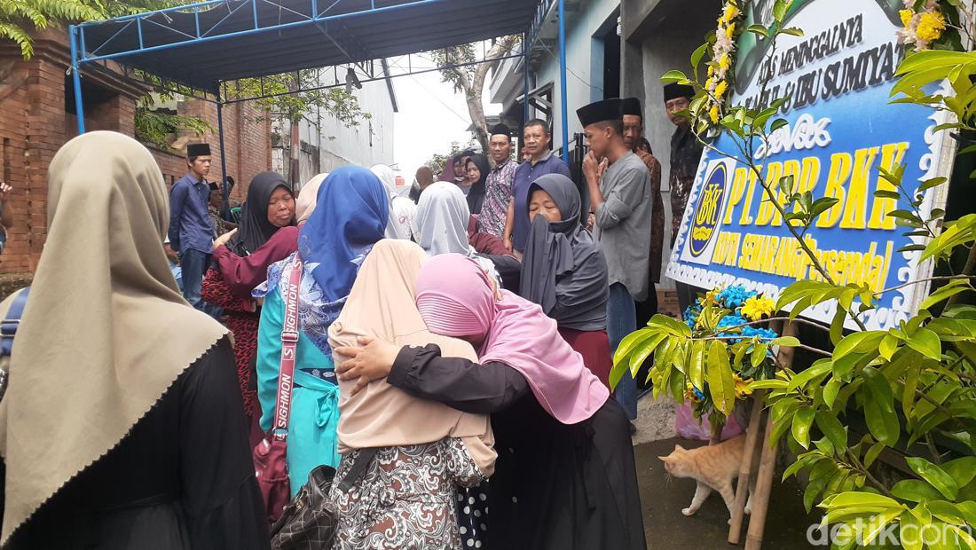 Suasana Terkini Rumah Duka Korban Kecelakaan Bus Sarangan Di Semarang