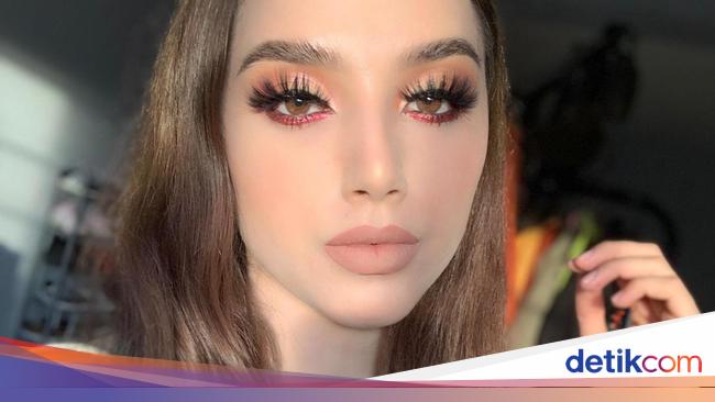 7 Potret Kontestan Ratu Kecantikan Yang Kesetrum Di Atas Panggung