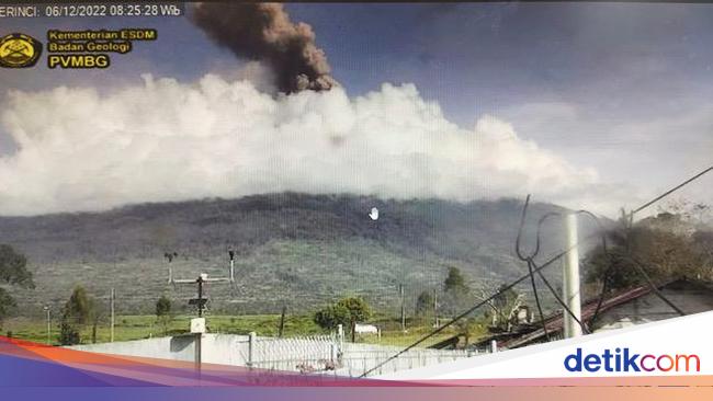 Mount Kerinci erupts, flights are asked not to approach the peak area