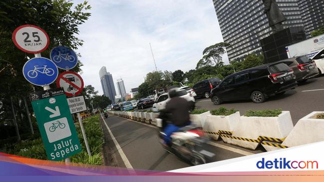 物語の終わり：Nmaxのバイク運転手と少年が自転車道で衝突、Ojolのアカウントがブロックされる！
