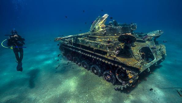 Ada Tank-Helikopter, Ini Museum Militer Bawah Laut Pertama Di Dunia