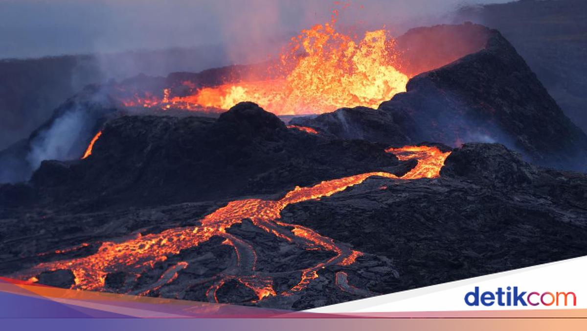 Lava Setinggi 2 Kali Monas Menyembur, Taman Nasional Ini Langsung Tutup