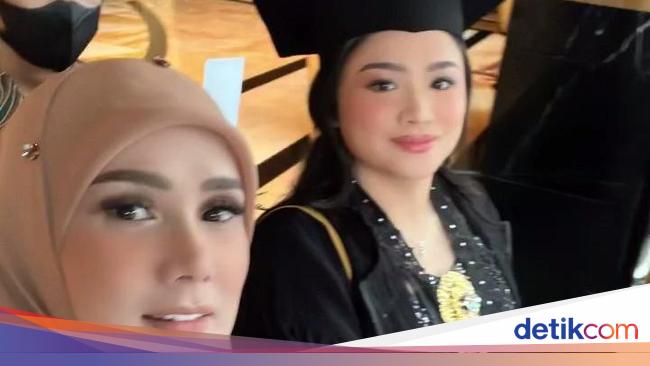 7 Momen Wisuda Tiara Savitri Putri Mulan Jameela, Cantik Pakai Kebaya