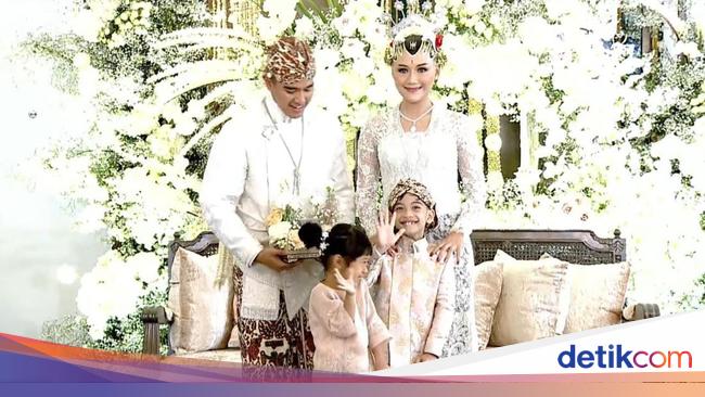 Jan Ethes and Sedah Mirah action stole attention when Kaesang-Erina tied the knot