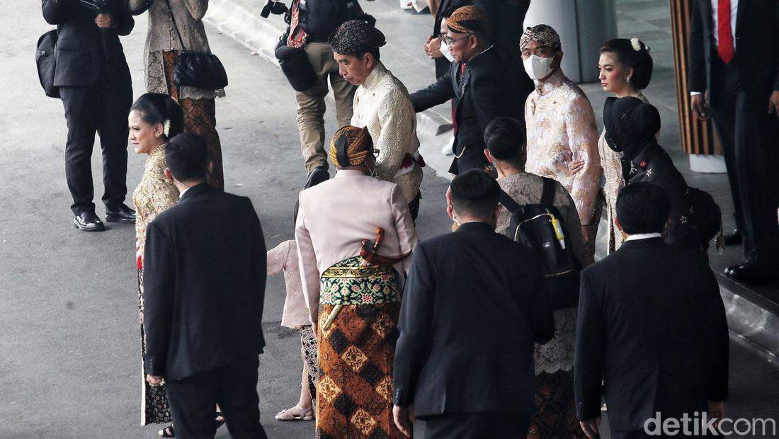 Jokowi Dan Keluarga Tiba Di Lokasi Akad Nikah Kaesang-Erina