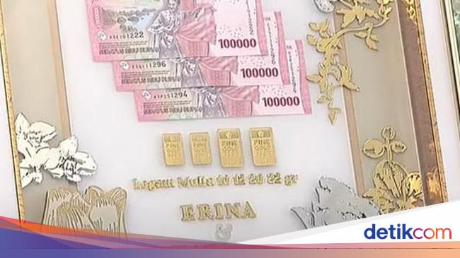 The serial number of the money in Mahar Kaesang for Erina is highlighted