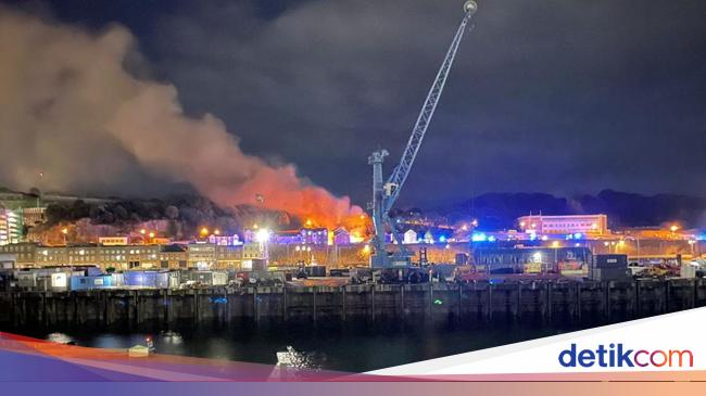 The death toll from the Jersey England explosion has risen to 3 people