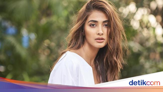 Pooja Hedge, Bintang Bollywood yang Disebut Kekasih Salman Khan