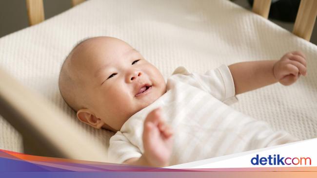 Ini Posisi Tidur Bayi yang Benar dan Aman, Perhatikan Ya Moms