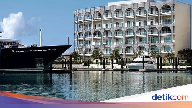 A collection of billions of luxury homes owned by bankrupt Crypto Masters