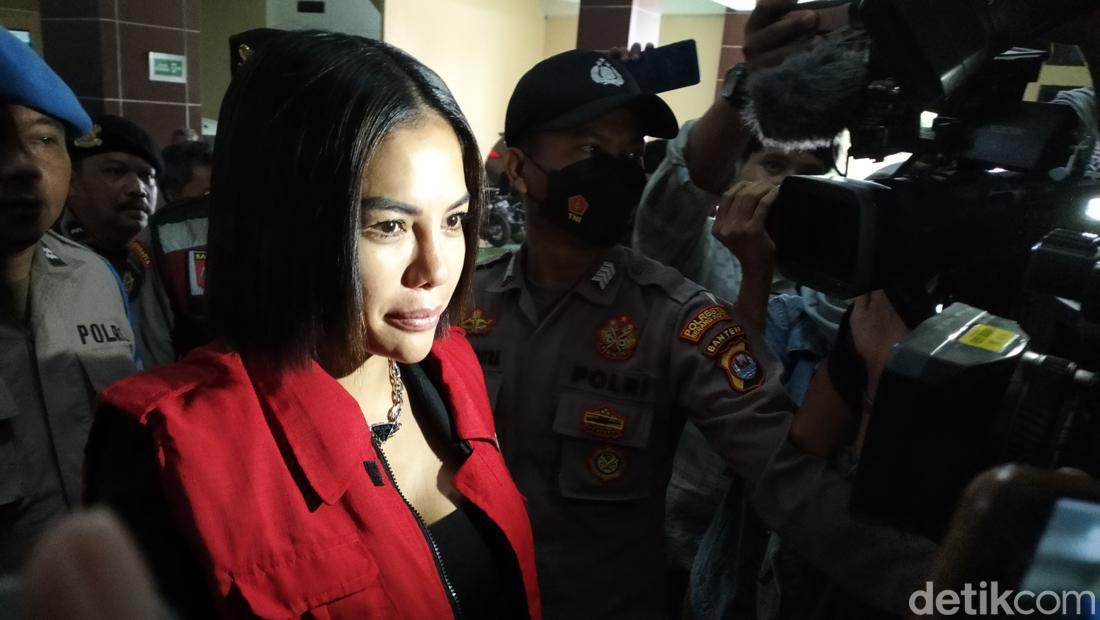Nikita Mirzani Emosi di Ruang Sidang, Hakim Skors Jalannya Persidangan
