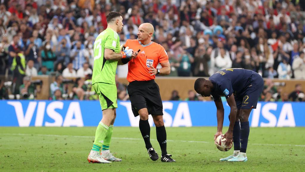 Aturan Adu Penalti untuk Kiper: Sebuah Analisis Mendalam