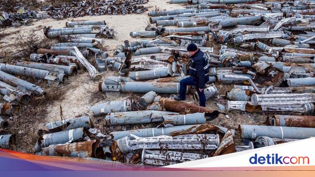 Mengintip 'Kuburan Massal' Sisa Rudal & Roket Rusia di Ukraina