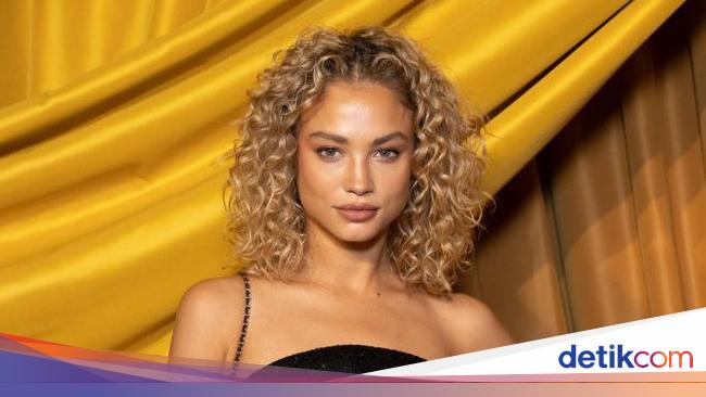 8 Foto Model Belgia Digosipkan Jadi Pacar Mbappe, Eks Kekasih Pemain