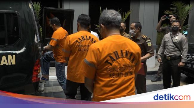 Detil Pasal Dan Barang Bukti Tersangka Tragedi Kanjuruhan Saat Dilimpahkan