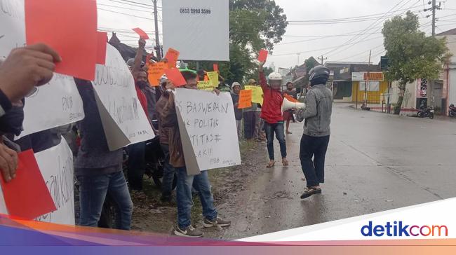 Several residents organize demonstrations against the arrival of Anies Baswedan in Solo