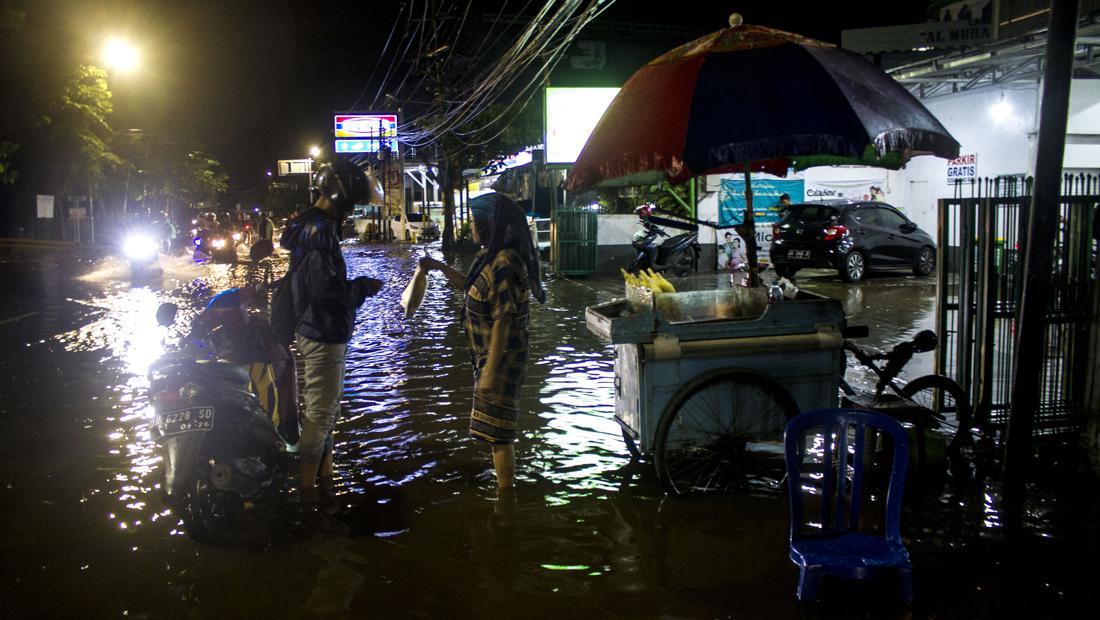 Sudah Tiga Hari Banjir Rob Rendam Banjarmasin