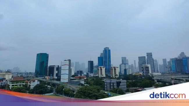 Jakarta experiences strong winds, but air quality remains moderate
