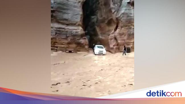 Ancient city of Petra flooded, 1,700 tourists evacuated