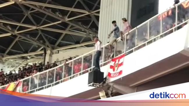 Viral fans raise the sound and then clash during the match between Indonesia and Thailand