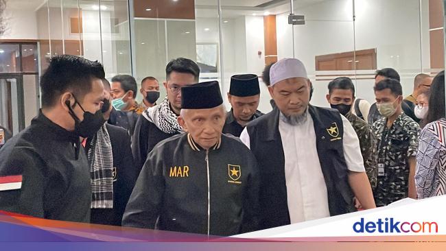 Qualified to participate in 2024 election, Amien Rais commends KPU Bawaslu