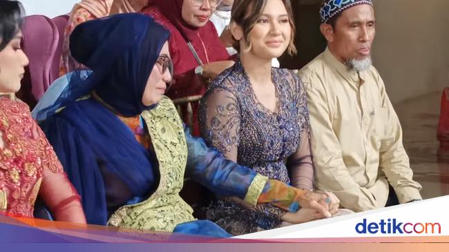 Indah Permatasari leaves mother for Umrah, netizens ask about bad people