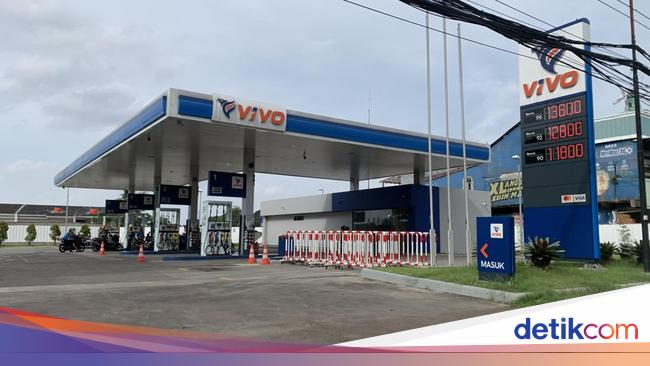 The cheapest fuel price Vivo RON 92, IDR 12,800 per liter!