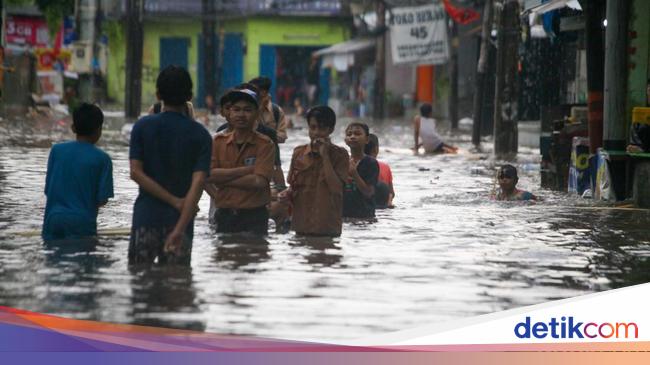 Jakarta flood points increase to 19 RT, water level reaches 1 meter