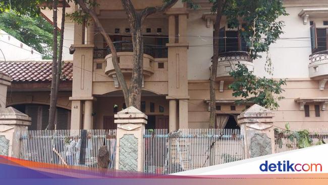 Viral Rumah Mewah Ibu Eny di Jaktim Terbengkalai, Damkar Turun Tangan