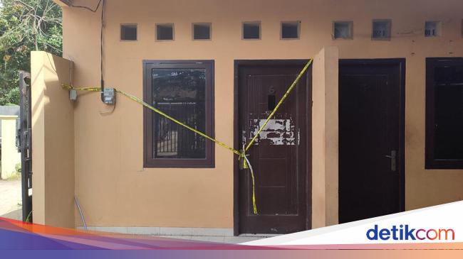 On the corner of this rented house in Bekasi, Ecky keeps Angela’s mutilated body