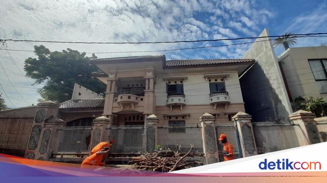Setelah Dibersihkan, Rumah Mewah Ibu Eny Sekarang Dikunci
