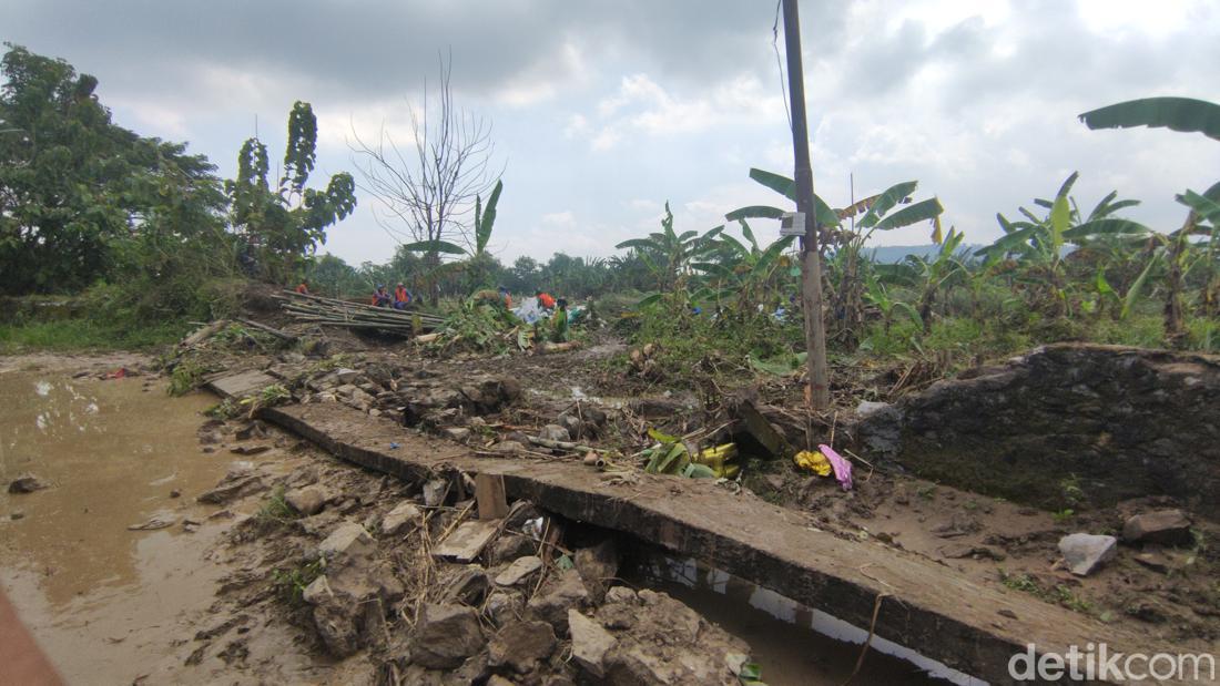 Penampakan Tanggul Jebol Penyebab Banjir Di Dinar Indah Semarang