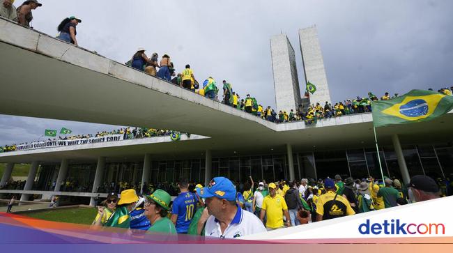 Brazilian police take control of Congress Palace from pro-Bolsonaro rioters