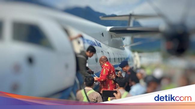 Family protests against Lukas Enembe who did not board the Garuda plane when arrested by the KPK