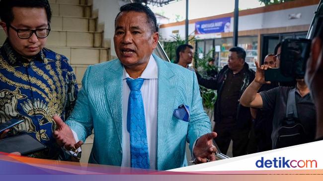 Undaunted, Hotman Paris Will Fight Anyone Attorney Ferry Irawan