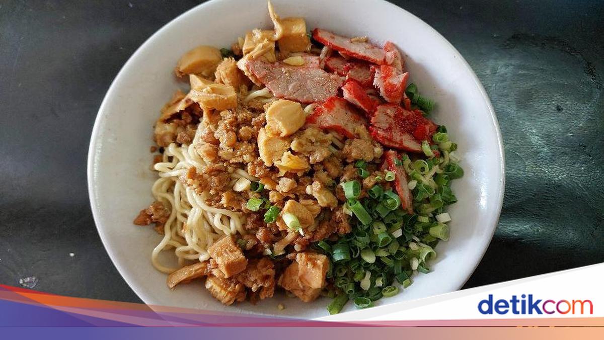 5 Rekomendasi Bakmi Babi Pendatang Baru yang Dapat Gelar 'Tirta Lie ...