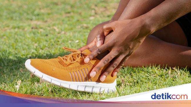 Jangan Asal Diurut, Begini Pertolongan Pertama ketika Kaki Keseleo