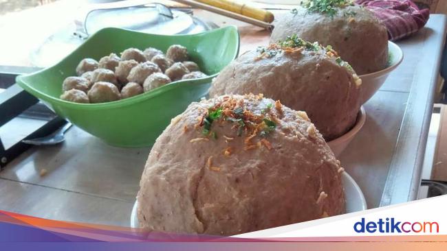 Mencicipi Bakso Raksasa Viral Di Subang Beratnya 1 Hingga 5 Kilogram