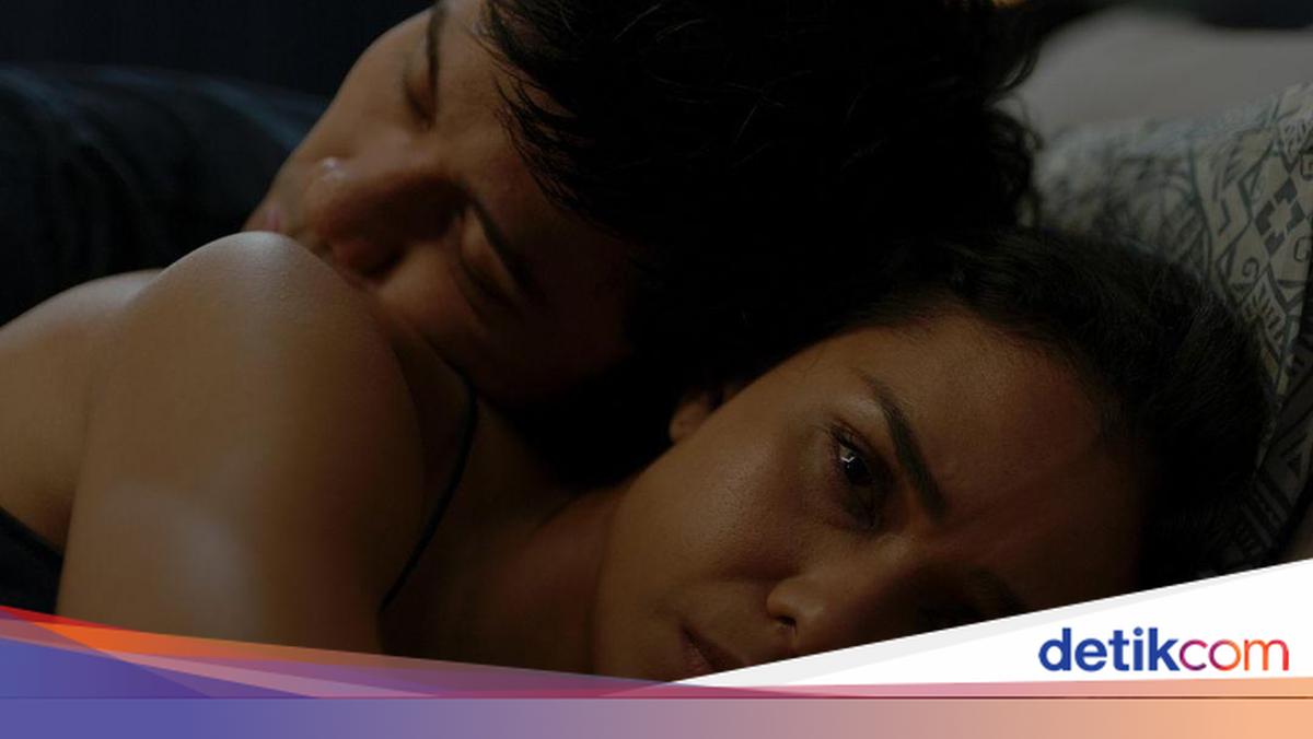 Eshakda 80 santimetr Sohildagi lezbiyenlar erkaklarni erkalaydi